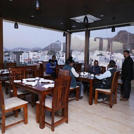 Pine Regency - Aravali'S Peak View Hotell Udaipur Exteriör bild