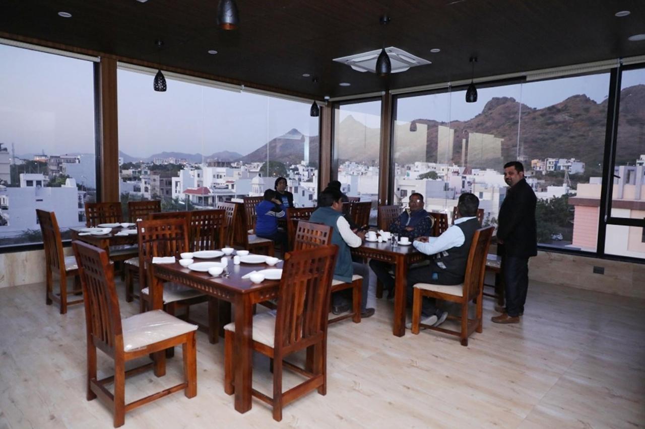 Pine Regency - Aravali'S Peak View Hotell Udaipur Exteriör bild