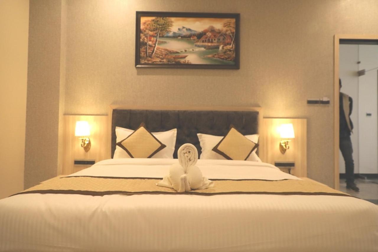 Pine Regency - Aravali'S Peak View Hotell Udaipur Exteriör bild
