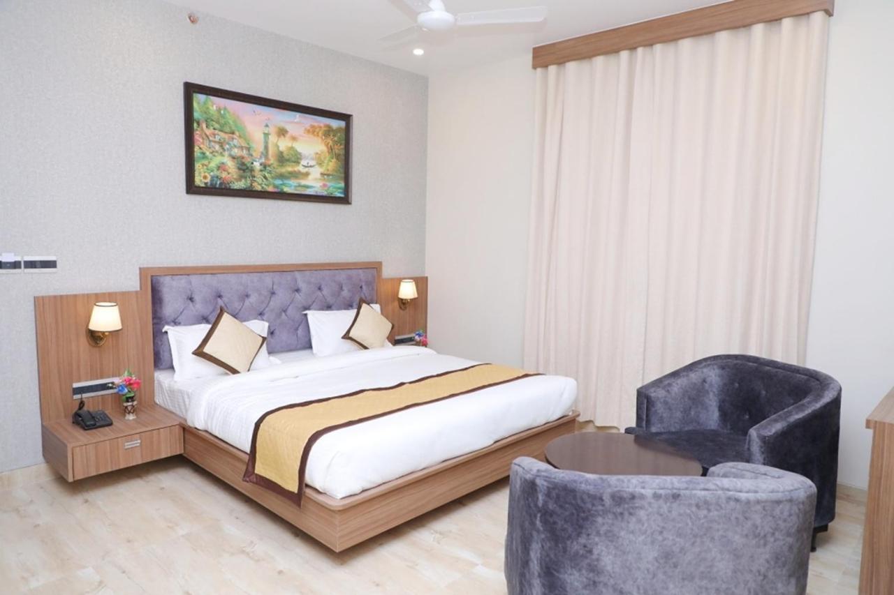 Pine Regency - Aravali'S Peak View Hotell Udaipur Exteriör bild