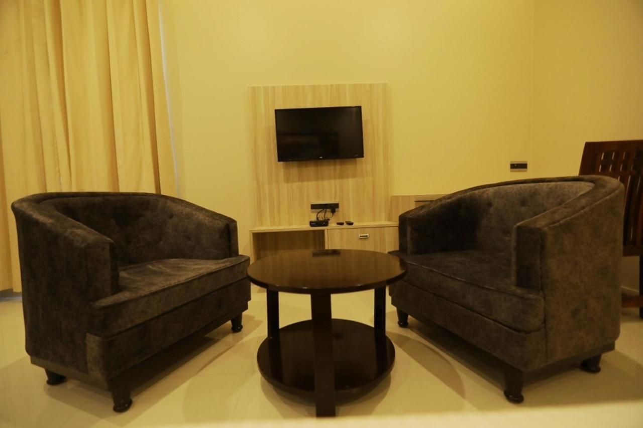 Pine Regency - Aravali'S Peak View Hotell Udaipur Exteriör bild