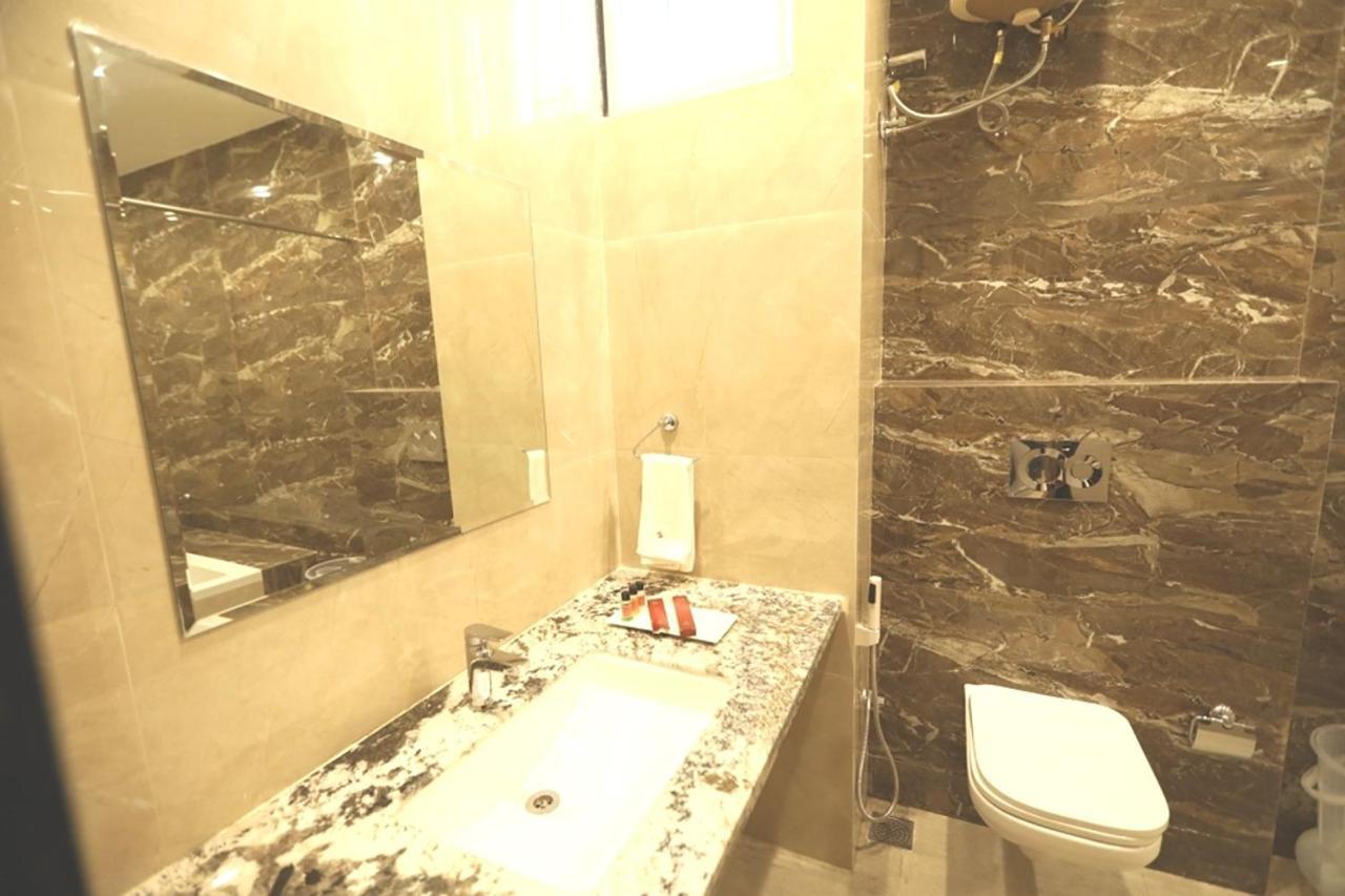Pine Regency - Aravali'S Peak View Hotell Udaipur Exteriör bild