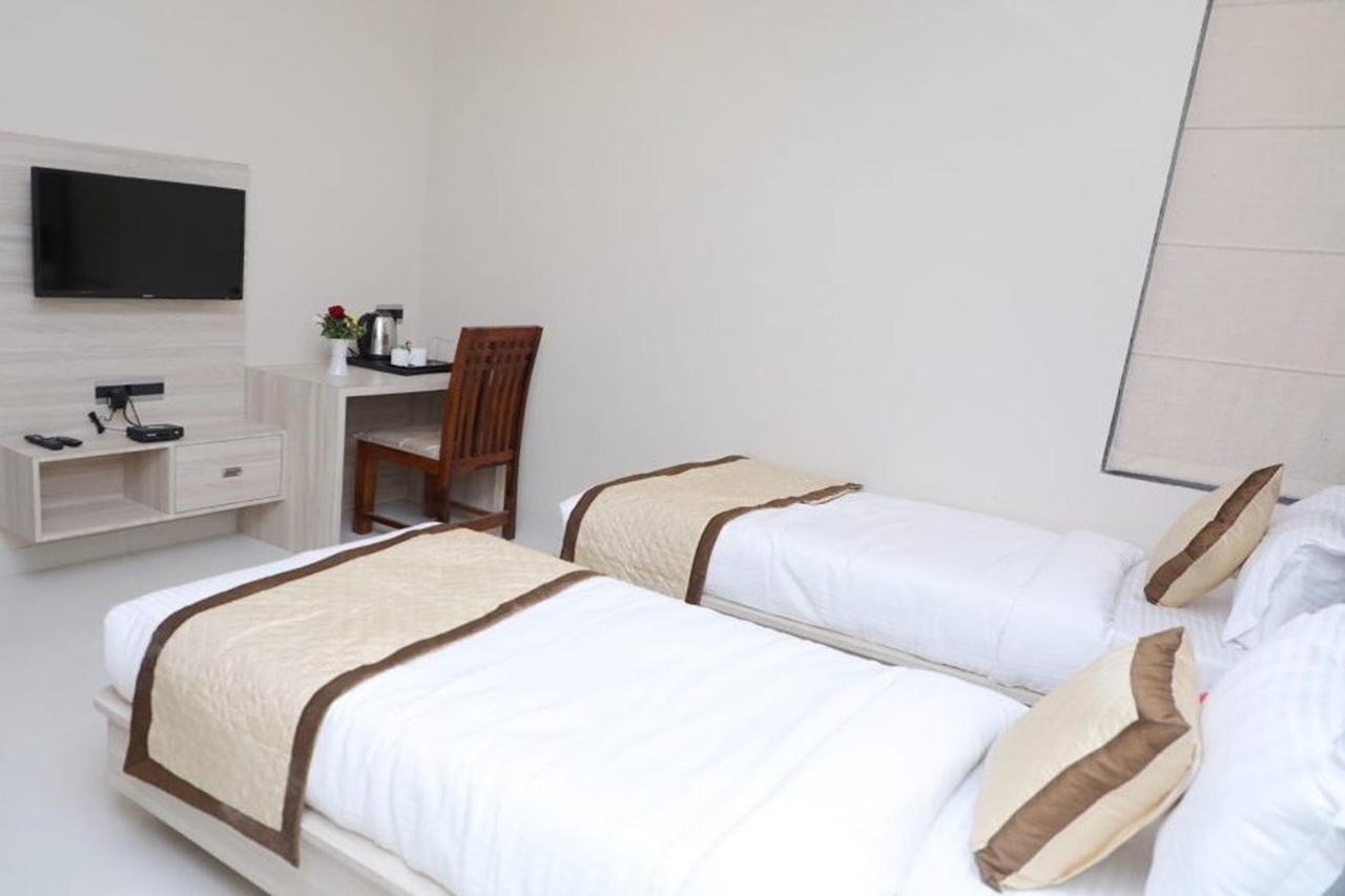 Pine Regency - Aravali'S Peak View Hotell Udaipur Exteriör bild
